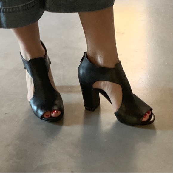 Michael Kors Leather Heels Women’s SZ 6.5